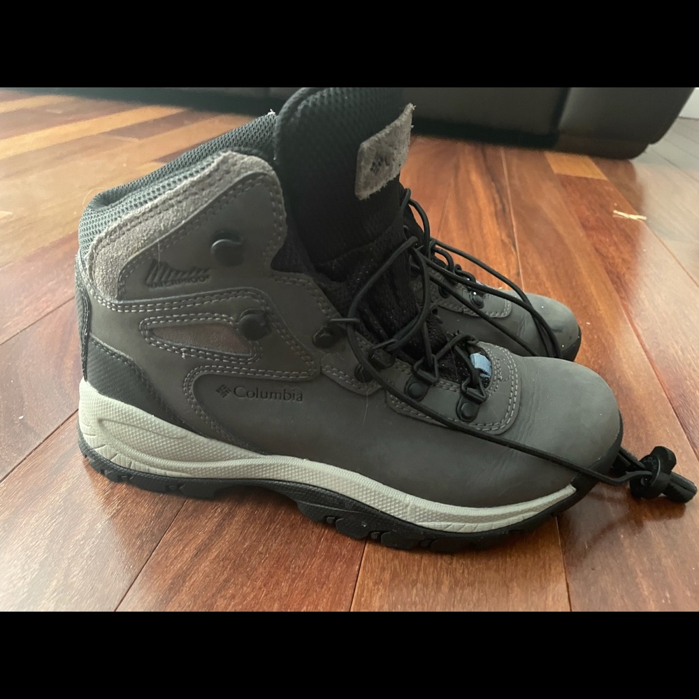 Columbia waterproof hiking boots excellent cond